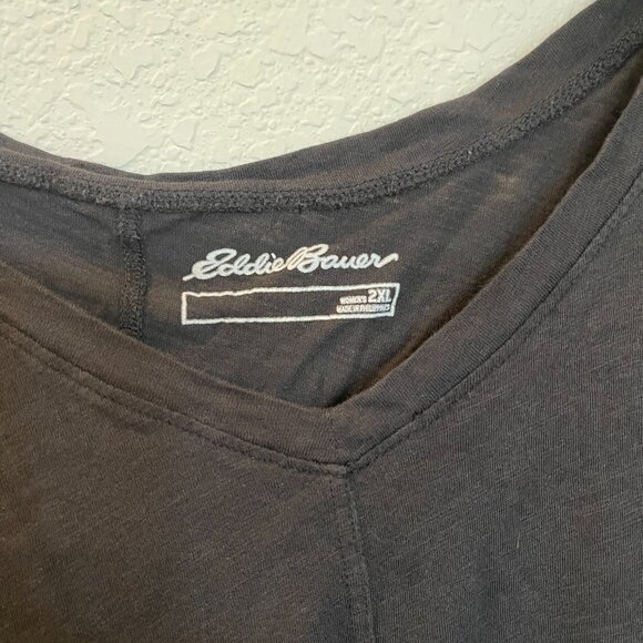 Eddie Bauer Black V-Neck T-Shirt - Picture 3 of 7